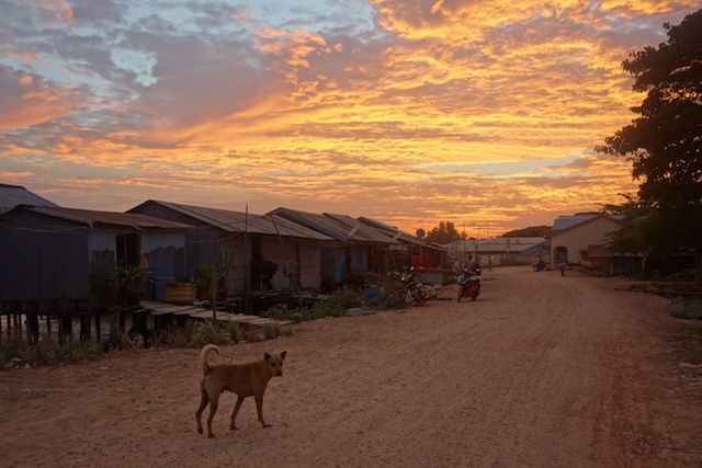 La visite du village de pecheur de kep est une obligation. Surtout au couche du soleil. http://yoytourdumonde.fr