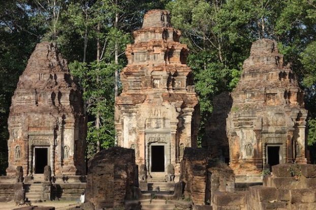 L'un des premiers temples d'Angkor construit dans le groupe des Roluos. Preah Ko et Bakong blgo photo https://yoytourdumonde.fr