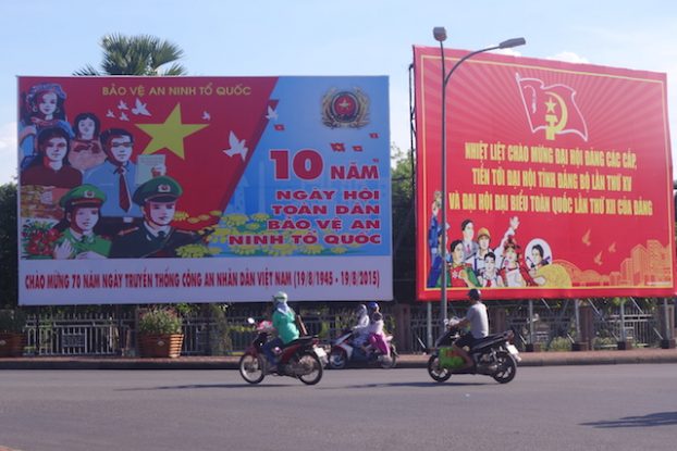 Affiche de propagande au Vietnam à Hué photo blog voyage tour du monde https://yoytourdumonde.fr