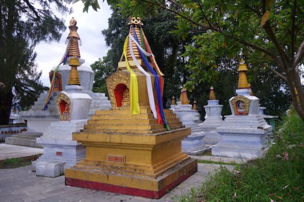 stupa bouddhsime tibetain photo blog voyage tour du monde https://yoytourdumonde.fr