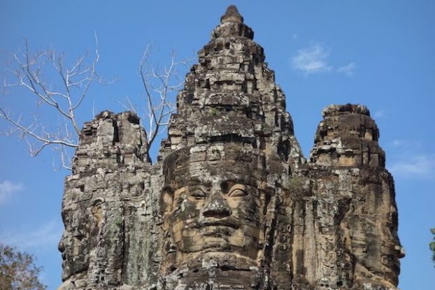Visages que les murs d'Angkor Thom pour proteger les temples d'Angkor blog photo https://yoytourdumonde.fr