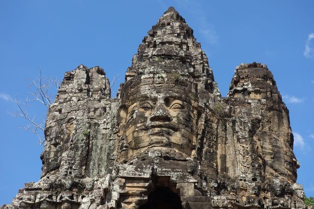 Le temple Bayon à Angkor au Cambodge avec ces visages representant pourquoi pas Bouddha. Photo blog yohann tour du monde. http://yoytourdumonde.fr