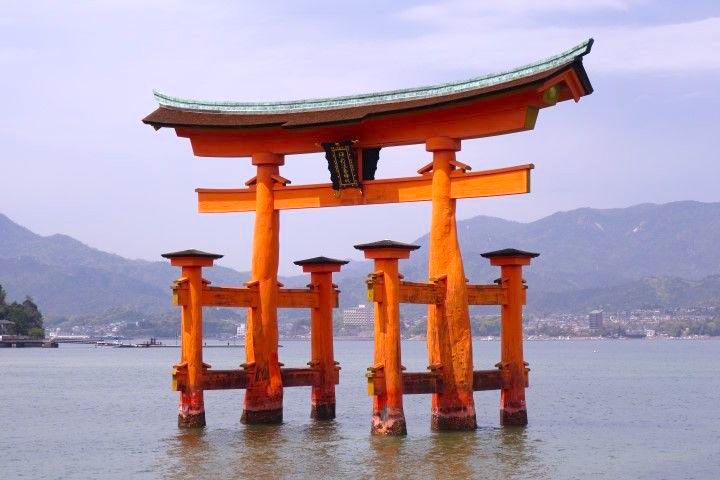 Le célébre tori de Miyajima photo blog voyage tour du monde http://yoytourdumonde.fr