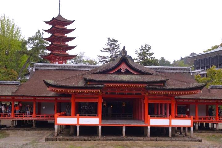 Miyajima temple photo blog voyage tour du monde https://yoytourdumonde.fr