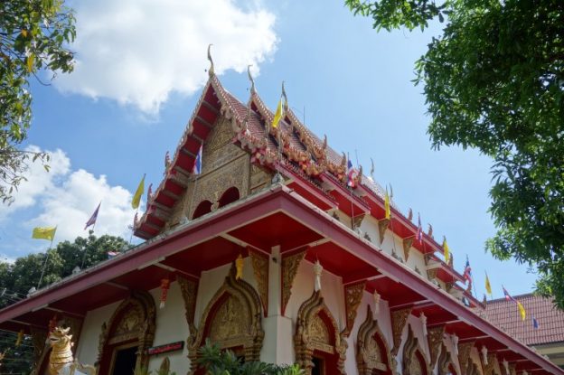 Encore un superbe temple a Chiang Mai.