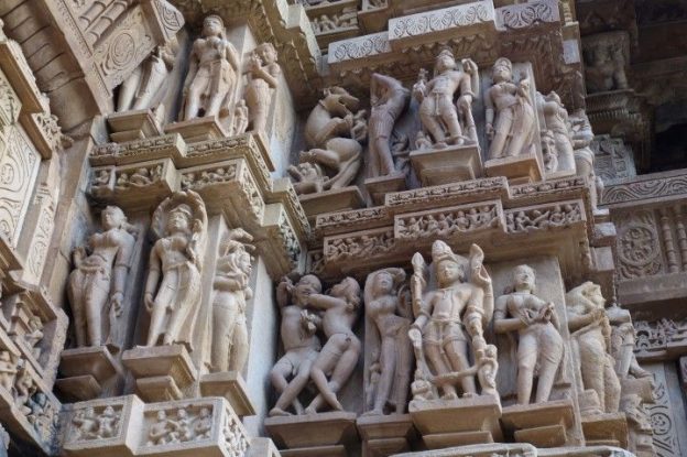 Temple de Khajuraho en Inde photo blog voyage tour du monde https://yoytourdumonde.fr