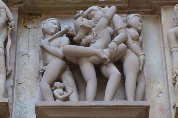 temple de Khajuraho en Inde photo voyage tour du monde https://yoytourdumonde.fr