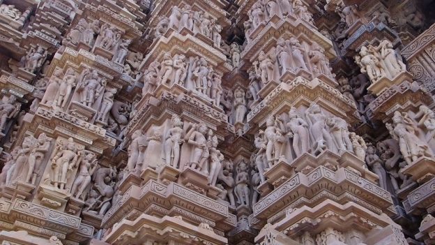 Temples Khajuraho et statues photo blog voyage tour du monde https://yoytourdumonde.fr