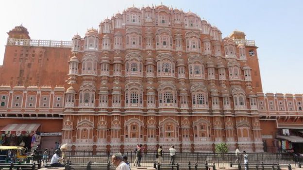 Hawa Mahal magnifique batiment jaipur ville rose phoot blog voyage tour du monde https://yoytourdumonde.fr