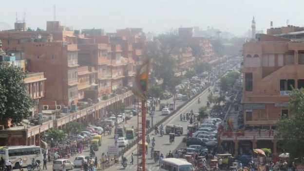 Inde: Vue globale de la ville de Jaipur surnommée la ville rose pour ces facades.