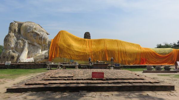 unesco-bouddha-couche-ayutthaya-thailande-travelling-voyage