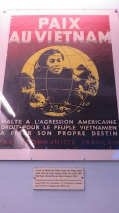 Vietnam- Musée de la guerre à Saigon: Une affiche pour dénoncer la guerre du Vietnam publié en France.