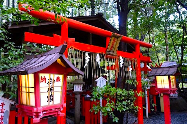 Il y a plus de 2000 temples à Kyoto et bon nombres sont inscrits au Patrimoine Mondiale de l'Unesco photo blog voyage tour du monde https://yoytourdumonde.fr