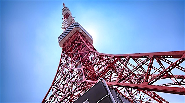 La petite soeur de la Tour Eiffel se trouve à Tokyo. Photo blog voyage tour du monde https://yoytourdumonde.fr
