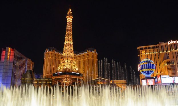 Il y a une superbe replique de la Tour Eiffel à Las Vegas de plus de 150m de haut photo blog voyage tour du monde https://yoytourdumonde.fr